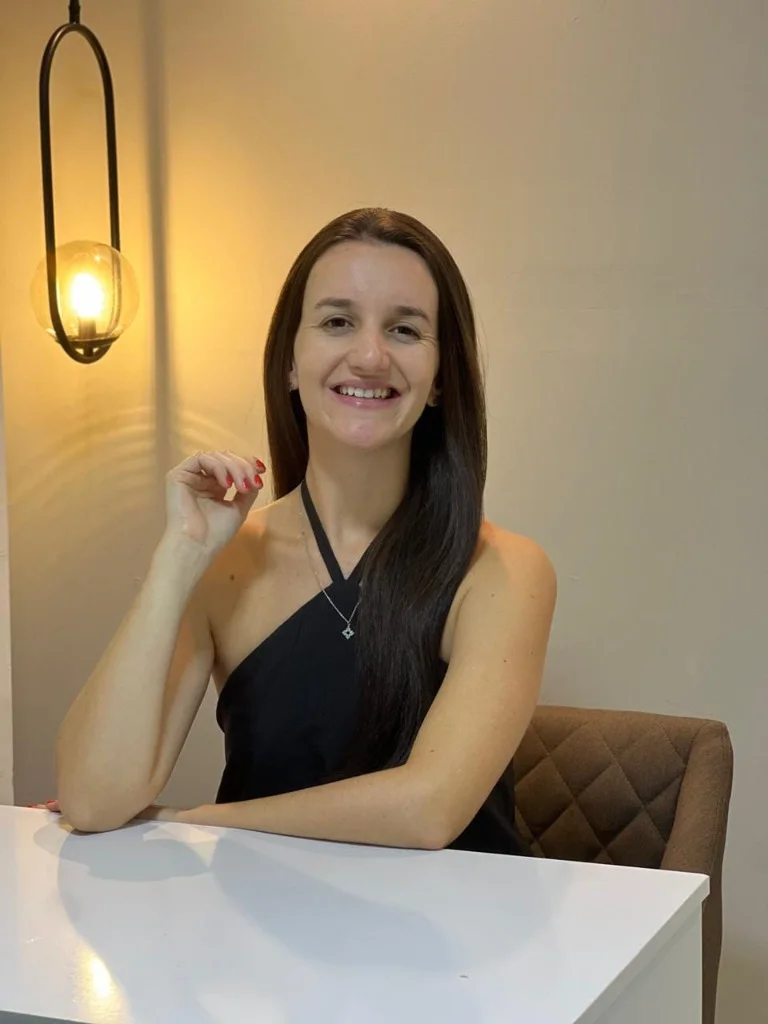 Nutricionista Zelia Helena em atendimento no consultório em Juiz de Fora